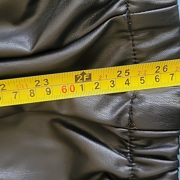 NWOT H & M Black Faux Leather Elastic Waist Cuff Joggers Pants Size M - Picture 5 of 5